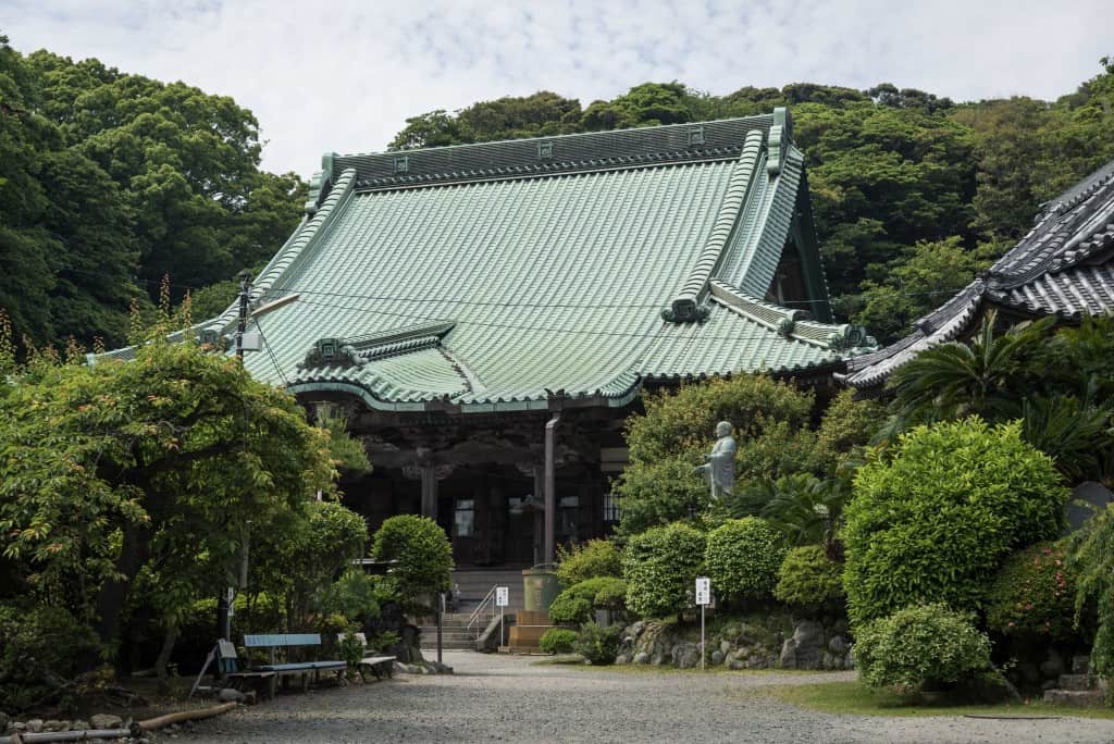Peaceful temple in Kamakura: Ryukoji