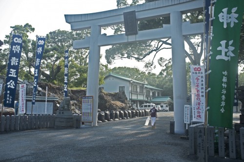Although the surrounding area suffered some damages, Kato Shrine remains intact and operating.