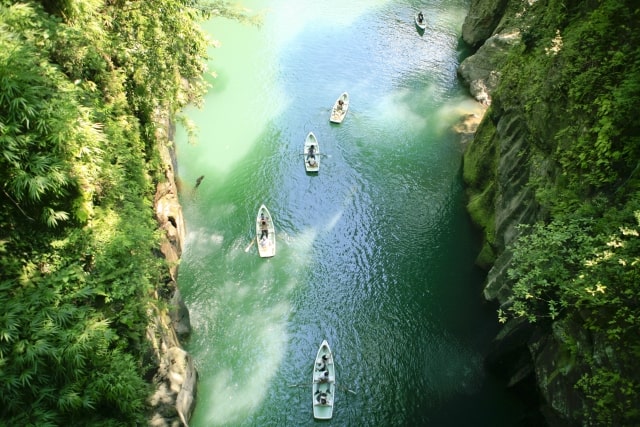 A village which is full of myths and legends, the spiritual “Takachiho Gorge”