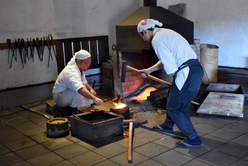The sword smith had assistants to help with the heavy hammering
