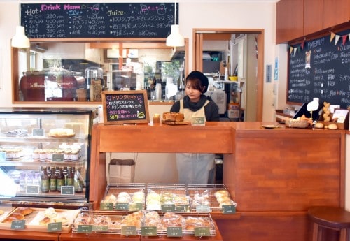 The welcoming atmosphere at Shimafumi café