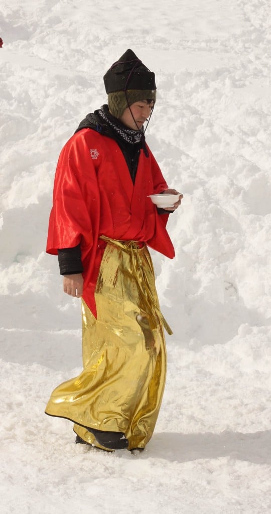 A player at international snowball fight
