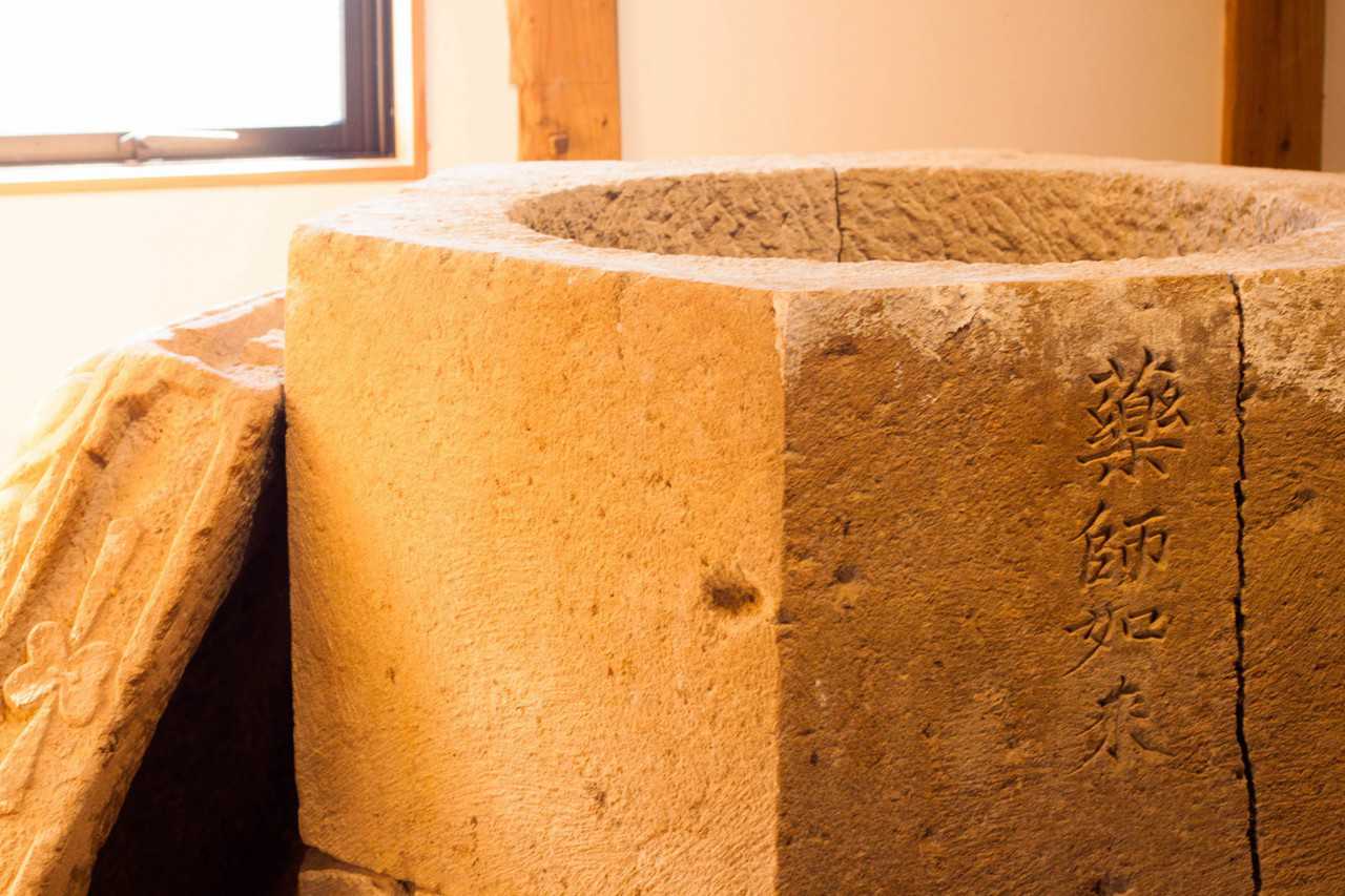 The stone tomb of the mummifed monk