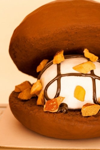 Onomachi Komachi Ice Burger: Try This Local Sweet!