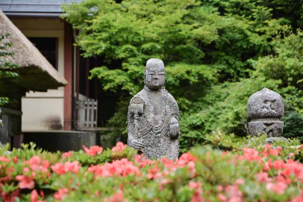 Rengebuji temple（蓮華峰寺) was founded by Kukai (Kobo Taishi, who is a founder of Shingon Buddhism) around 806. 