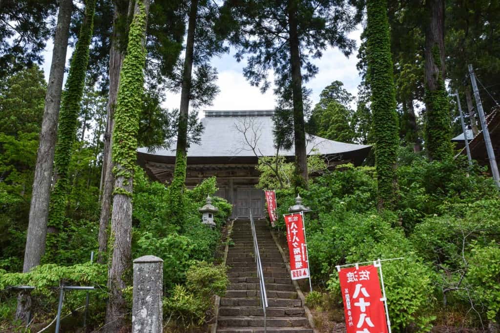 Rengebuji temple（蓮華峰寺) was founded by Kukai (Kobo Taishi, who is a founder of Shingon Buddhism) around 806. 