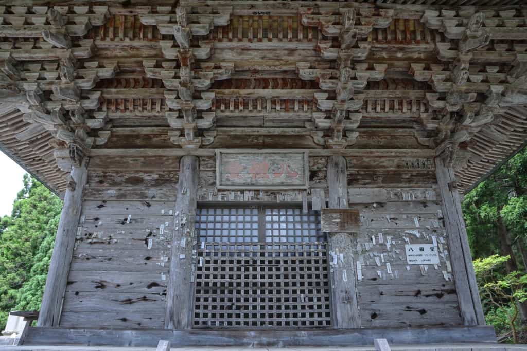 Rengebuji temple（蓮華峰寺) was founded by Kukai (Kobo Taishi, who is a founder of Shingon Buddhism) around 806. 