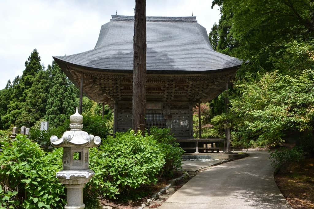 Rengebuji temple（蓮華峰寺) was founded by Kukai (Kobo Taishi, who is a founder of Shingon Buddhism) around 806. 