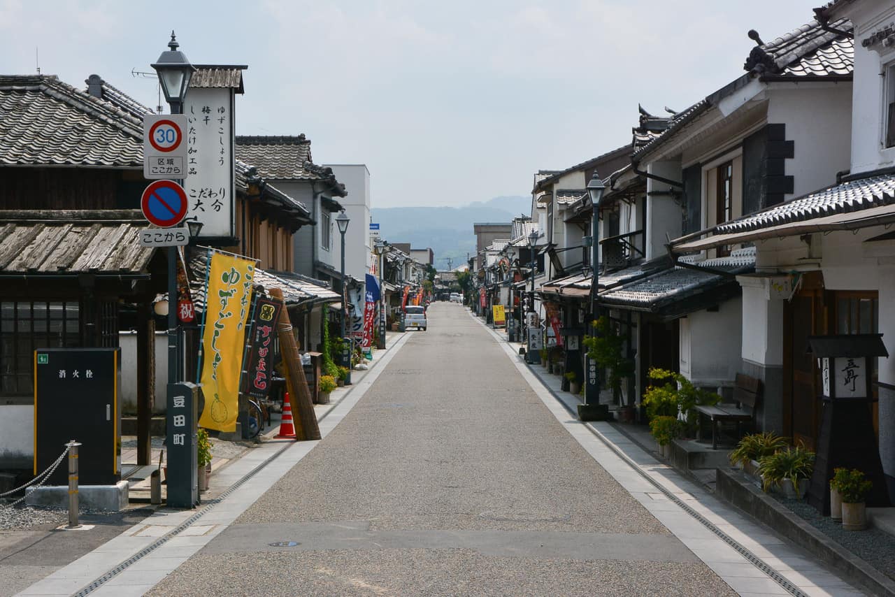 A well-preserved street in Hita