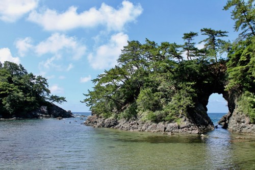 Shiroyama Beach, Meikyodo Cave: An Icon for the Town