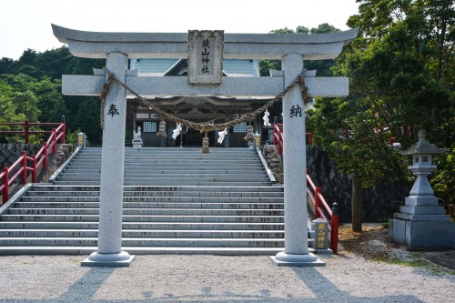 An another torii which also leads to the Kagamiyama shrine, Karatsu.