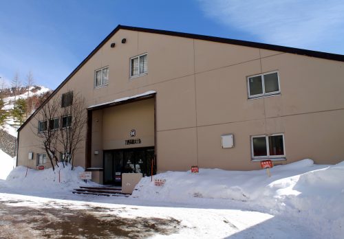 Staying at the Manza Prince Hotel and enjoy skiing.