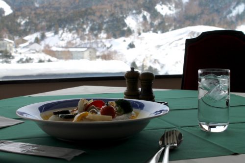 Staying at the Manza Prince Hotel and enjoy skiing.