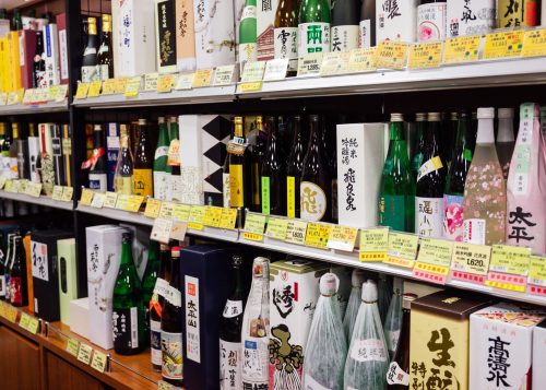 Large sake selection in Akita antenna shop.