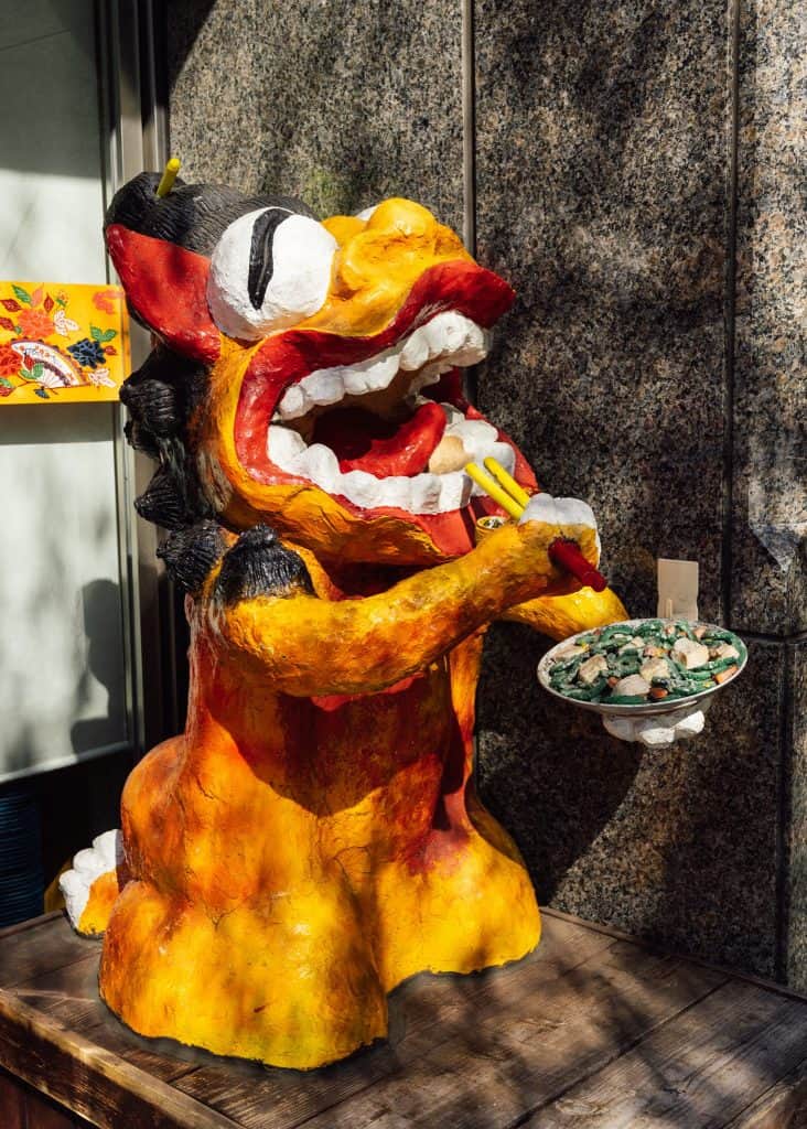 Okinawan statue outside of Tokyo antenna shop