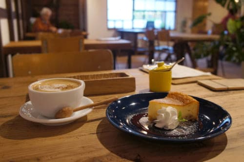 Cafe latte and lemon cheesecake at Matsuyama cafe