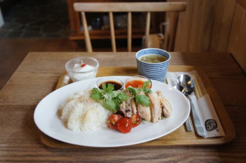  Hainan chicken at Coffee Sanpo, in a light wood decor