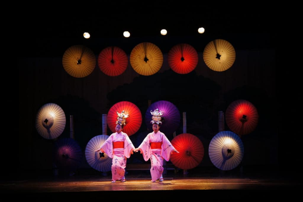 yamaga lantern dance at yachiyoza theater