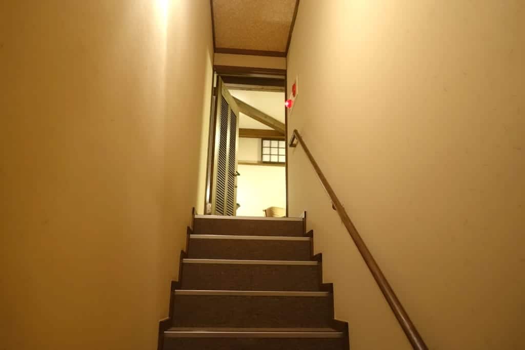 Stairs leading to the floor of the bedroom of the ryokan Yunoyado Motoyu club in Akita prefecture