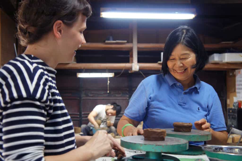 Mrs Yamaguchi, giving advices to Clémentine during the pottery class