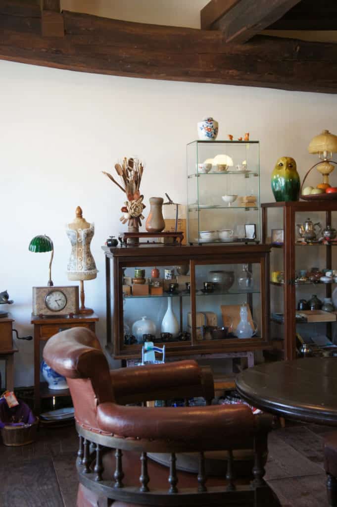 Retro atmosphere at Antique & Cafe Ide