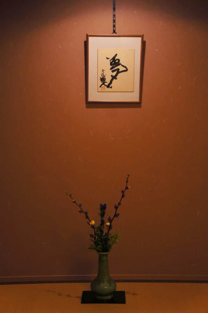 Flower arrangement and calligraphy in the rooom's tokonoma