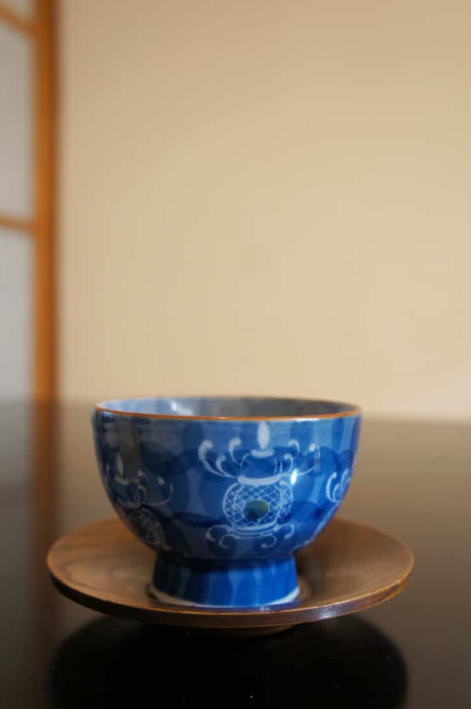 Tea cup decorated with a Yamaga lantern