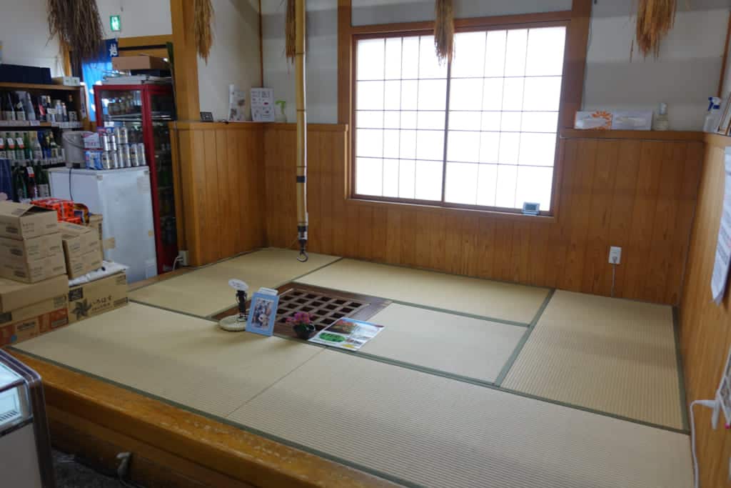 A craft showroom in Sekikawa Village. 