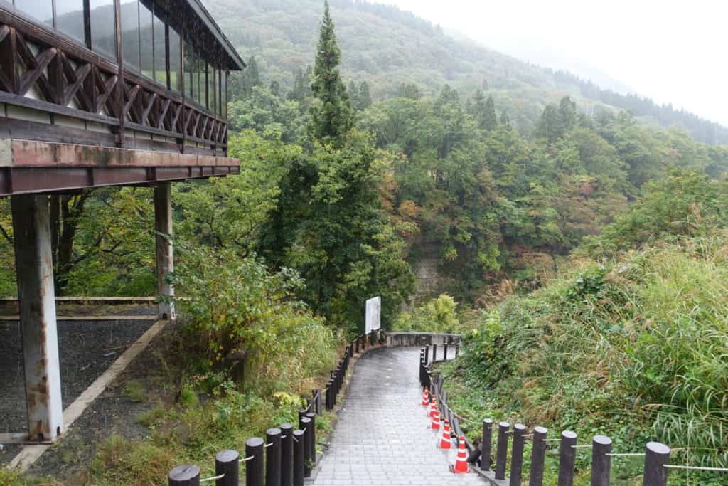 The hiking trail that goes down into the oyasukyo gorges in Akita Prefecture