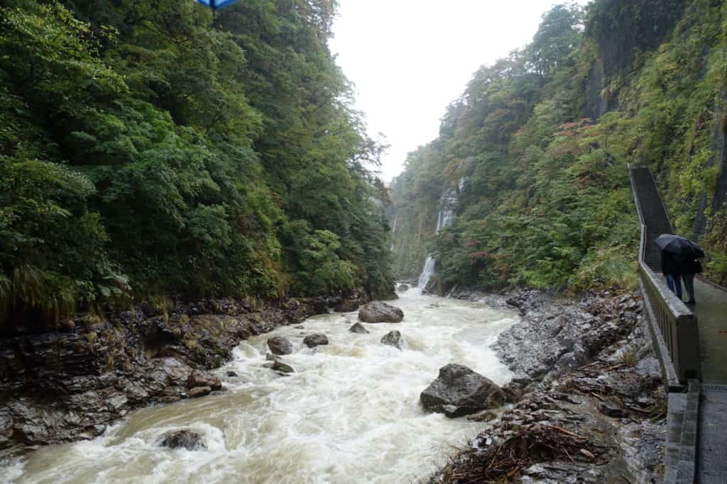 The impressive watercourse that digs the Oyasukyo Gorge