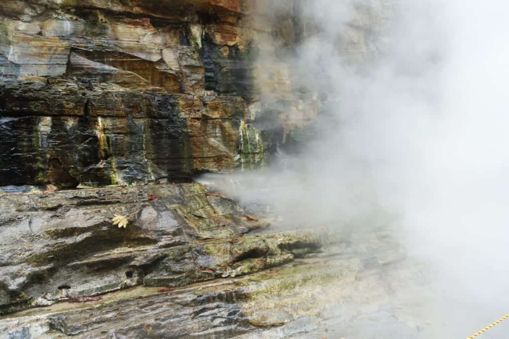 The steam that escapes directly from the rock into the Oyasukyo Gorge