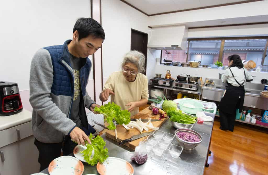 Preparing breakfast at Iromusubi. 
