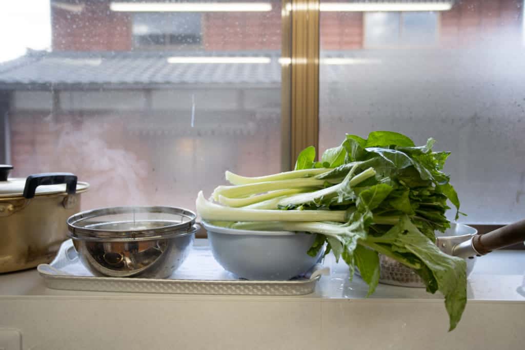 Preparing breakfast at Iromusubi.