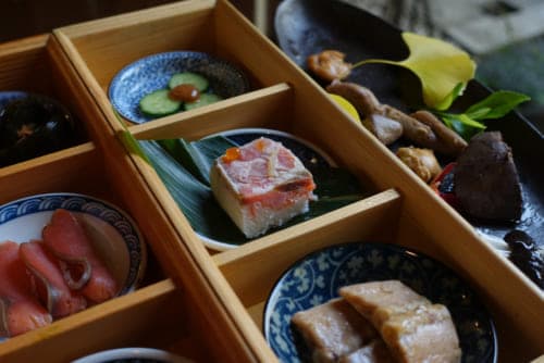 Many types of salmon at Izutsu-ya