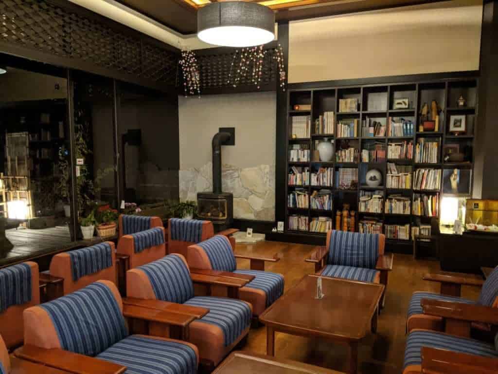 Sitting Room in the Lobby of Tsukubasan Edoya