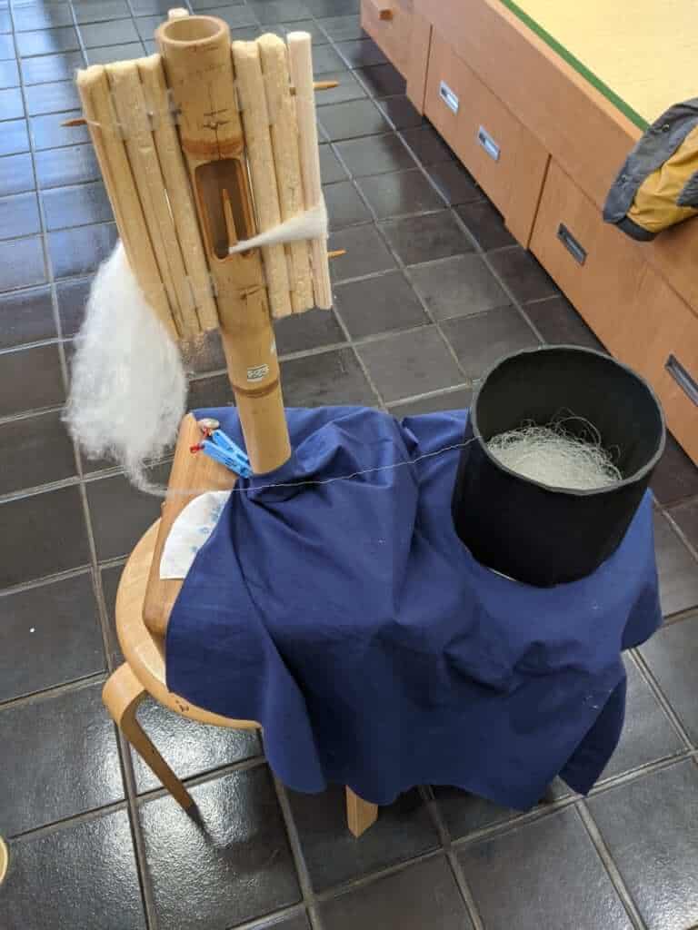 A Tool for Pulling Silk into Individual Threads in Yuki