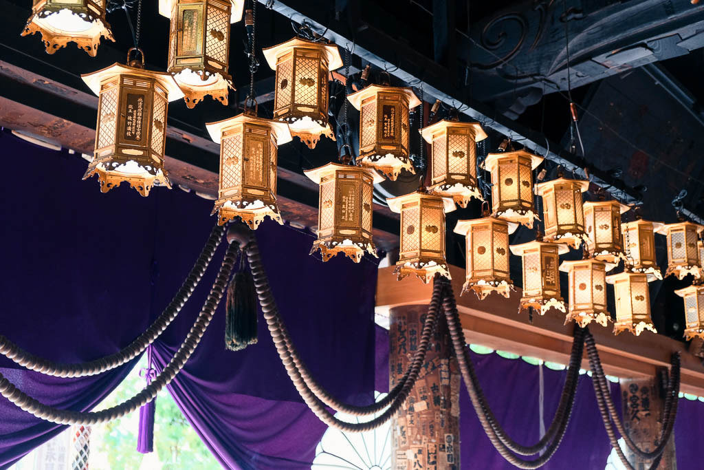 traditional Japanese lanterns at Nariai-ji Temple in Kyoto, Japan