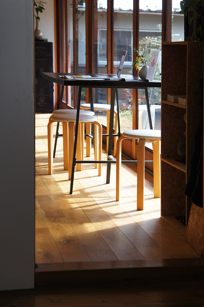 A table under a ray of sunlight in a cafe in Shigaraki