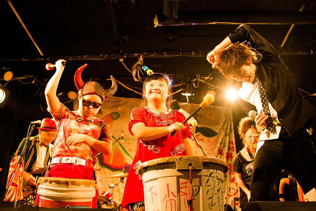 Performance at Art Brut Creation Event