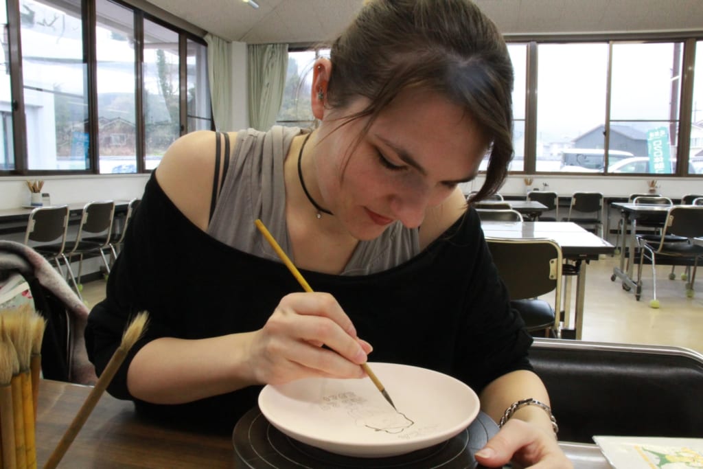 Design your own Tobe ceramic at Tobecho Togei Sosakukan.