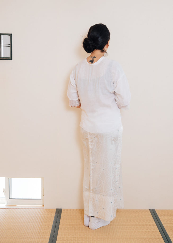 Back view of kimono undergarments