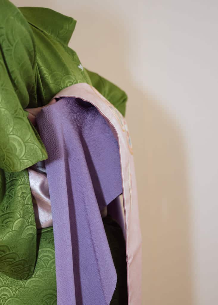 side view of obiage covering the makura