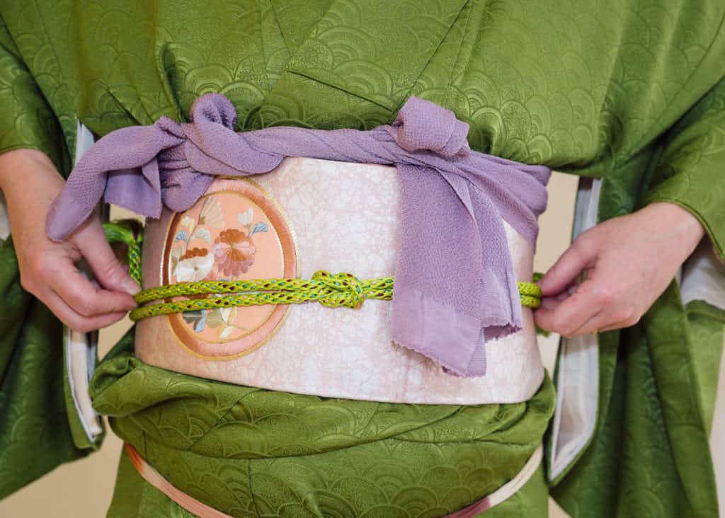 tie the obijime into a reef knot