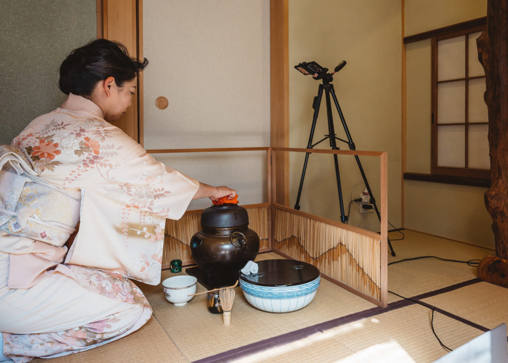 performing tea ceremony online
