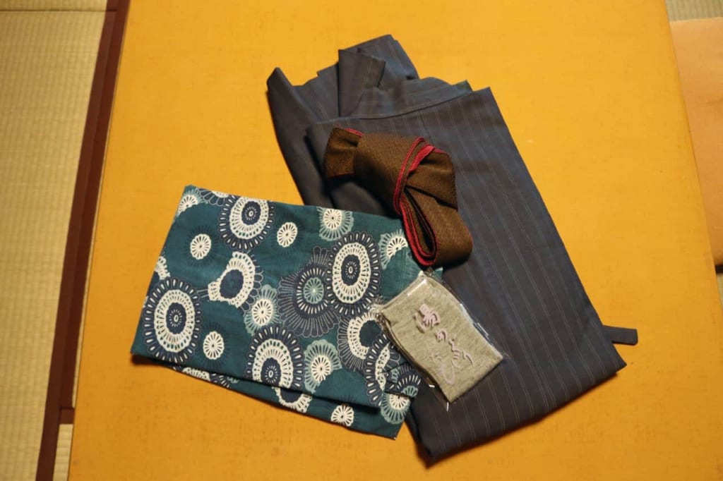 The yukata, obi and tanzen the ryokan offered me.