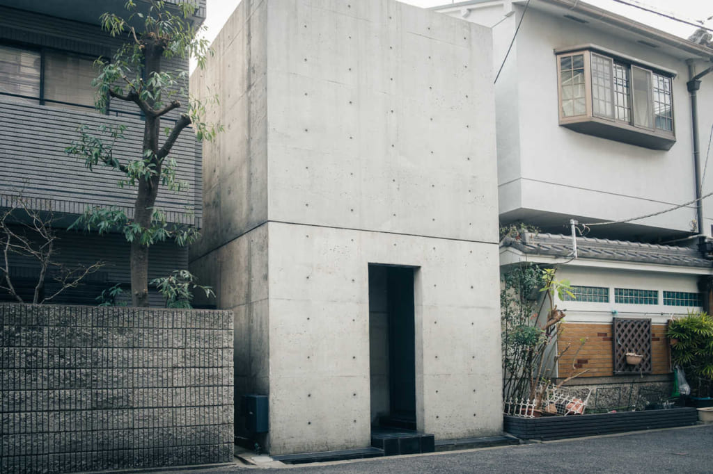Sumiyoshi no Nagaya, the first home designed by Ando, Japanese architect from Osaka