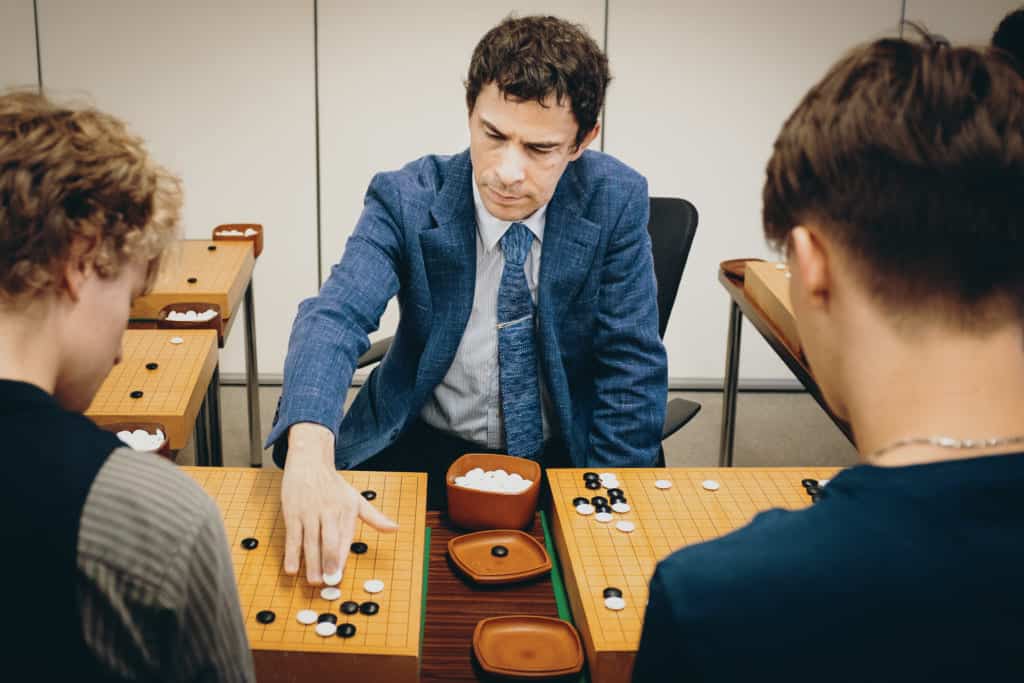 Michael Redmond, american who became professional go player in japan