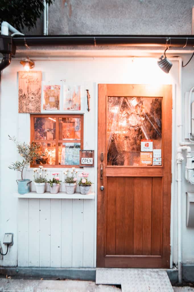 Lolotte Candle front door