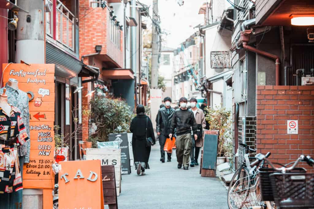 Thrift shops in Nakazakicho