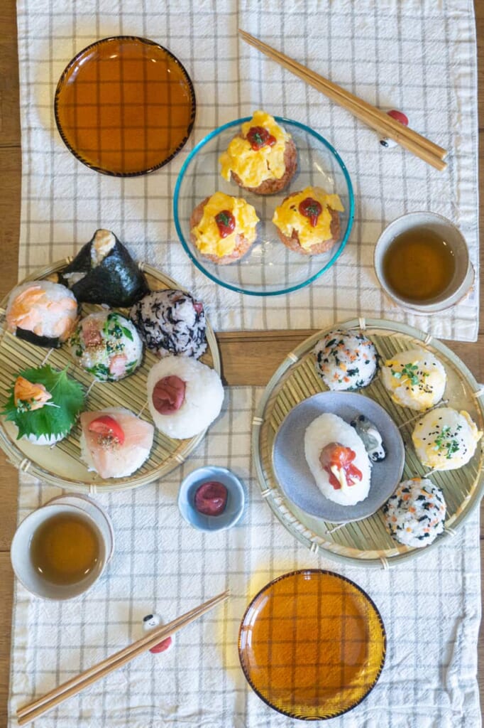 A picture from above from the onigiri set